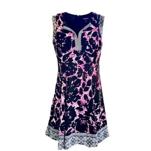 ROZ & ALI, NWOT, WOMENS, SLEEVELESS DRESS IN BLACK, PINK & WHITE. SIZE 8P